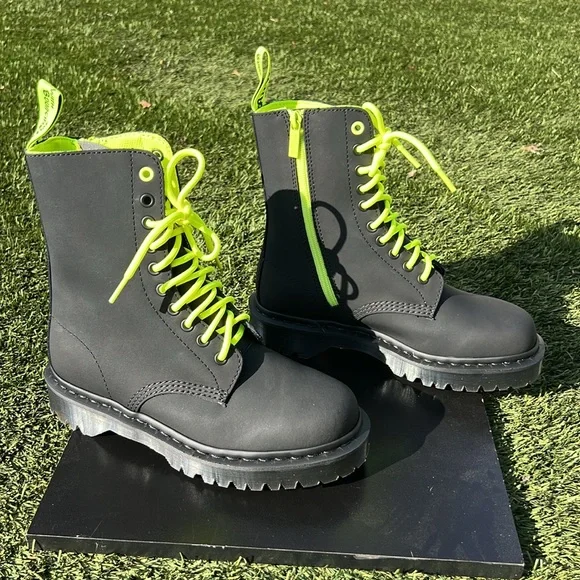 Dr. Martens Size 8 1490 Alt Matte Black Boots - Picture 7 of 10